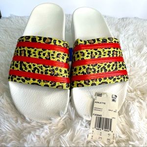 NWT* ADIDAS ADILETTE SLIDES IN WHITE/LEOPARD